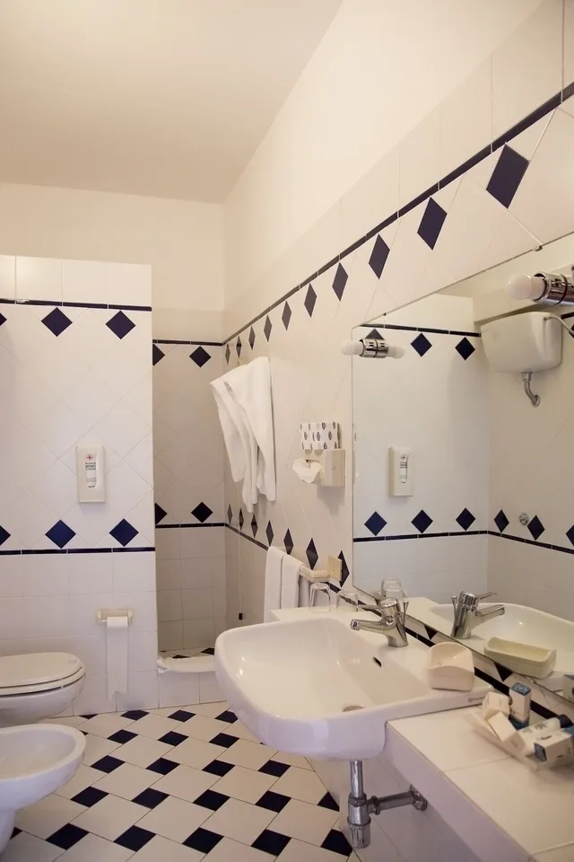 غرفة بسريرين منفصلين بإطلالة على البحر بشرفة، Hotel Cincotta 5/6