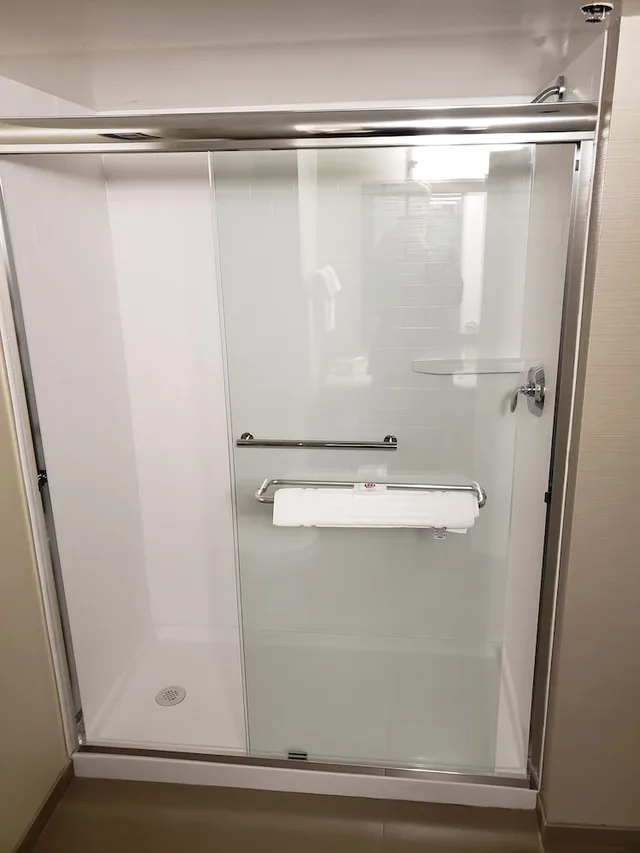 غرفة قياسية بسرير كينج، Comfort Inn & Suites Red Deer North 6/6