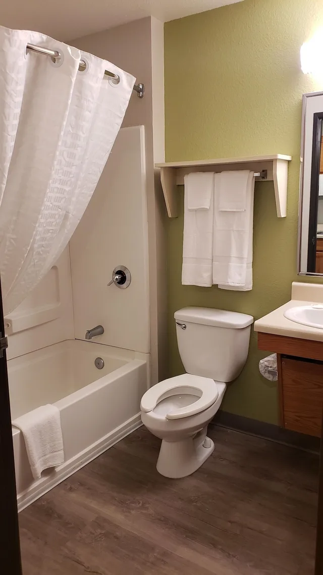 غرفة بسريرين مزدوجين لذوي الإعاقة، WoodSpring Suites Kansas City Mission 3/3