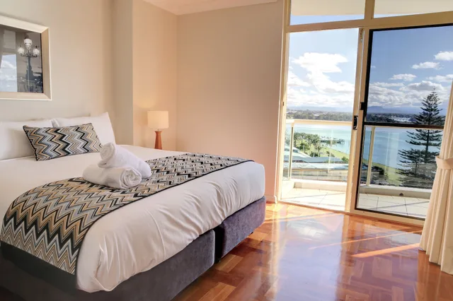 3 Bedrooms, Apartment, King and Twin Beds, Queen Bed, Water View، Northpoint Apartments 1/7