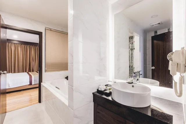 جناح بسرير كينج بإطلالة على البحر، Golden Jomtien Beach Hotel 8/10