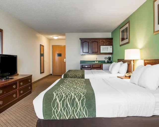 غرفة قياسية بسريرين كوين، Comfort Inn Goshen, IN 4/6