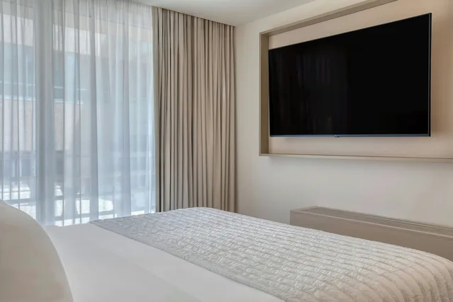 جناح عائلي بسريرين مزدوجين وأسرّة بطابقين بشرفة بـ3 غرف نوم، Le Meridien Lav 2/3