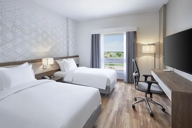 جناح بسرير كينج بغرفة نوم واحدة بمنطقة جلوس، هوليداي إن تبوك(Holiday Inn Tabuk) 4/10