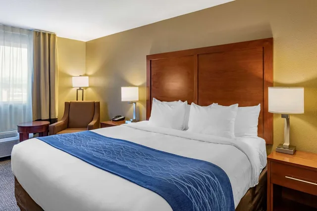 غرفة بسرير كينج، Comfort Inn Roseburg, OR 1/3