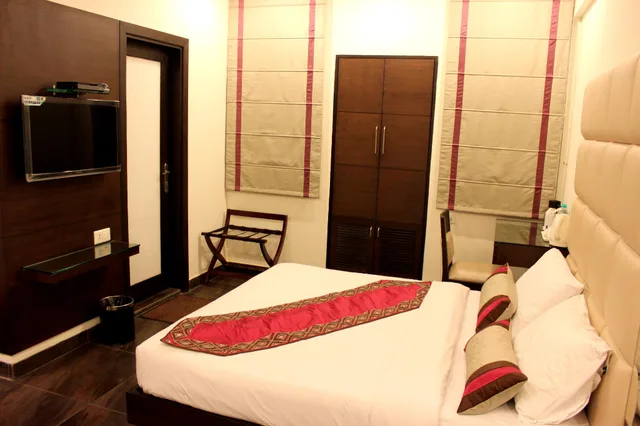 غرفة كلوب، Hotel Amrapali Grand 1/2