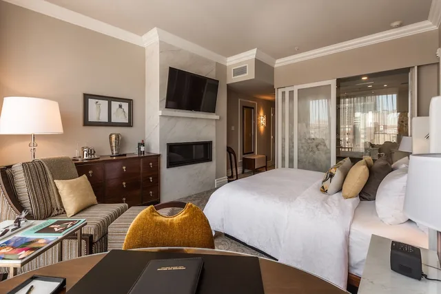 غرفة ديلوكس بسرير كينج بإطلالة على المدينة، Hotel Birks Montreal 5/9
