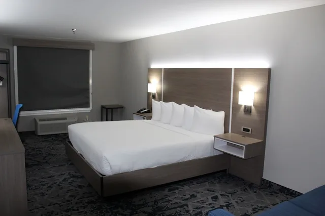 غرفة بسرير كينج لذوي الإعاقة، Comfort Inn & Suites Muskogee OK 3/10