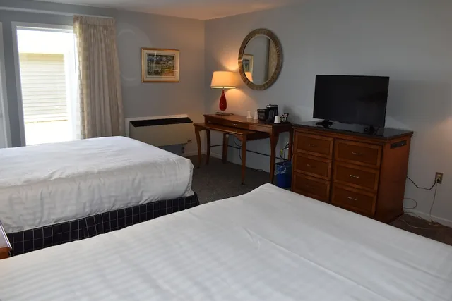 غرفة قياسية بسريرين كوين، Dundee Resort And Golf Club 5/8