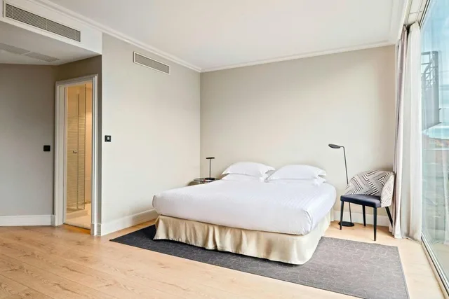 جناح ملكي بسرير كينج بشرفة بغرفة نوم واحدة، Lyon Marriott Hotel Cite Internationale 3/7