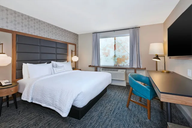 غرفة بسرير كينج، Fairfield Inn & Suites By Marriott Kalamazoo 1/3