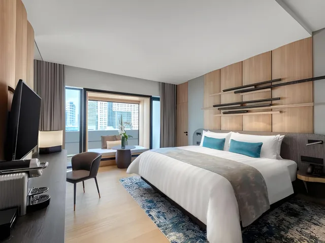 Lifestyle, Premier, King and Twin Beds, Balcony، PARKROYAL COLLECTION Marina Bay 1/3
