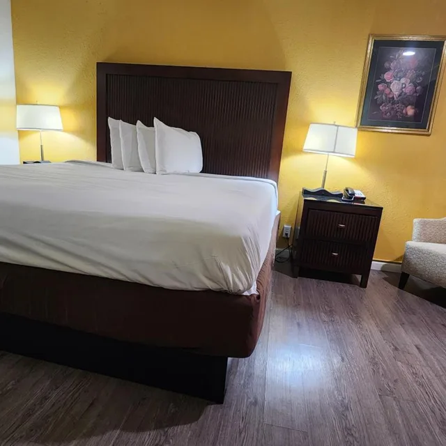 استوديو بسرير كينج، Mission Inn and Suites 4/7