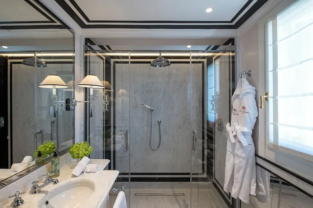 جناح بسرير كوين وسرير فردي بشرفة، Hotel D Inghilterra Starhotels Collezione 7/7