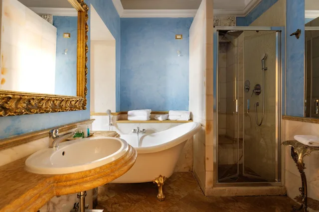 غرفة كلاسيكية رباعية بسريرين كوين، Romanico Palace Luxury Hotel & Spa 3/3