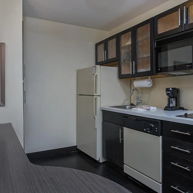 غرفة بسرير كوين بغرفة نوم واحدة لذوي الإعاقة، Candlewood Suites Louisville Airport, an IHG Hotel 6/7