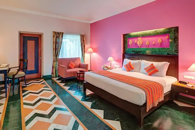 غرفة ديلوكس، Ramada by Wyndham Udaipur Resort and Spa 2/3