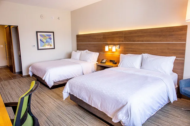 غرفة قياسية بسريرين كوين لذوي الإعاقة، Holiday Inn Express And Suites Halifax - Dartmouth 1/4