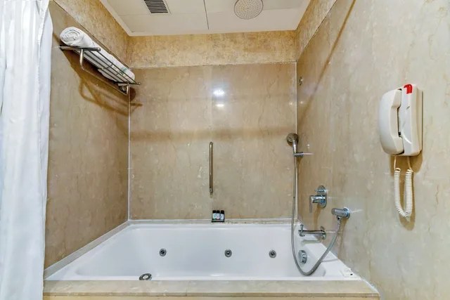 جناح بسرير كينج بإطلالة على المدينة، The Fern Residency Rajkot 4/5