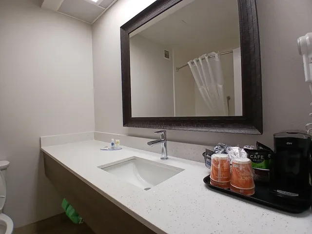 Elite, King Bed, Ground Floor, Comfort Inn Marion NC 10/10