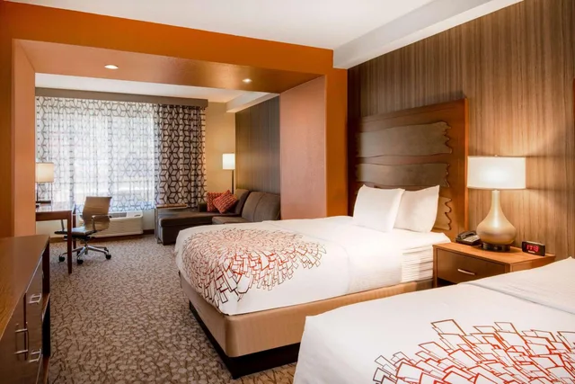 غرفة ديلوكس بسريرين كوين، La Quinta Inn & Suites by Wyndham Durango 1/6