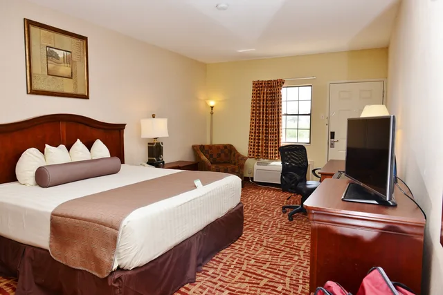 Comfortable, Guest Room, King Bed، Americas Best Value Inn Tunica Resort 1/4