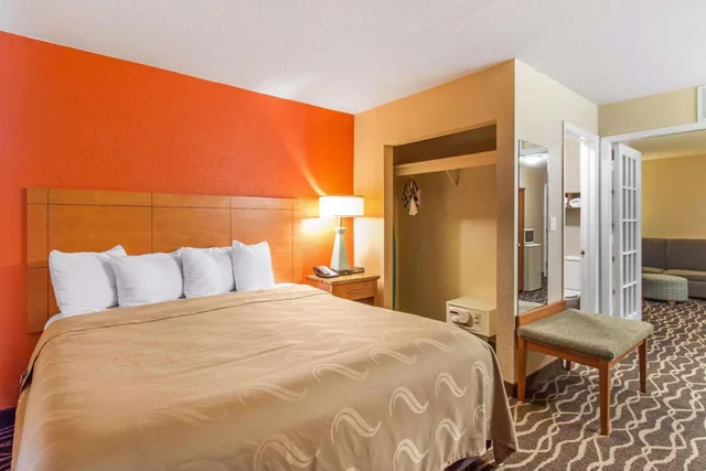 جناح بسرير كينج بغرفة نوم واحدة، Quality Inn & Suites I-35 Near Frost Bank Center San Antonio, TX 1/10