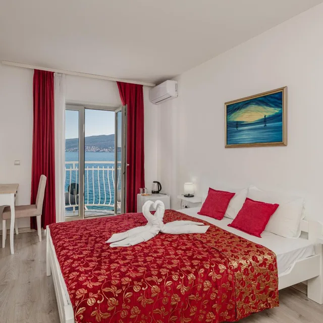 غرفة سوبيريور ثلاثية بإطلالة على البحر، Azzurro Hotel Bijela, Herceg Novi 3/7