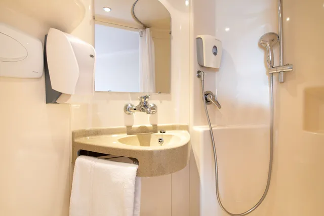 غرفة قياسية ثلاثية بسريرين منفصلين وسرير بطابقين، B&B Hotel Cholet Nord 8/9