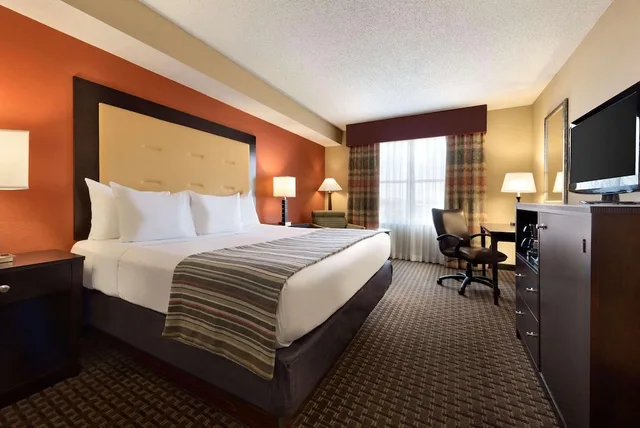 غرفة بسرير كينج لذوي الإعاقة، Country Inn & Suites By Radisson Evansville IN 1/2