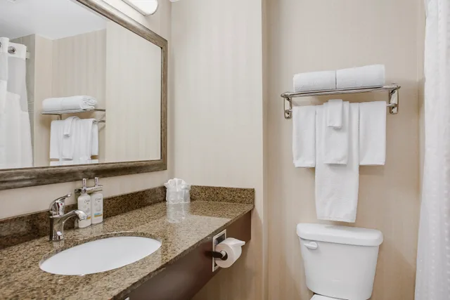 Leisure, King Bed، Holiday Inn Express Suites Slave Lake 2/2