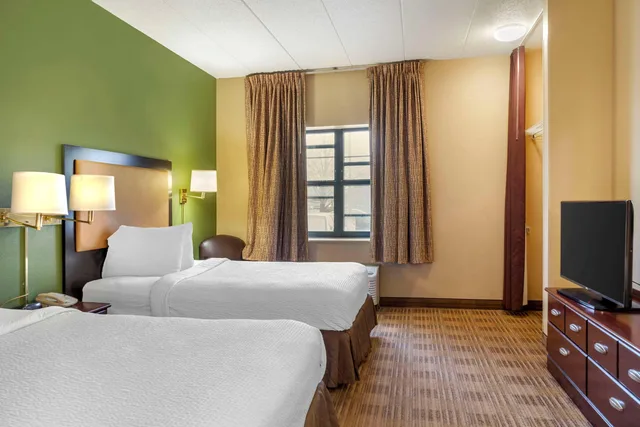 غرفة بسريرين مزدوجين لذوي الإعاقة، MainStay Suites Chicago Hillside 1/2