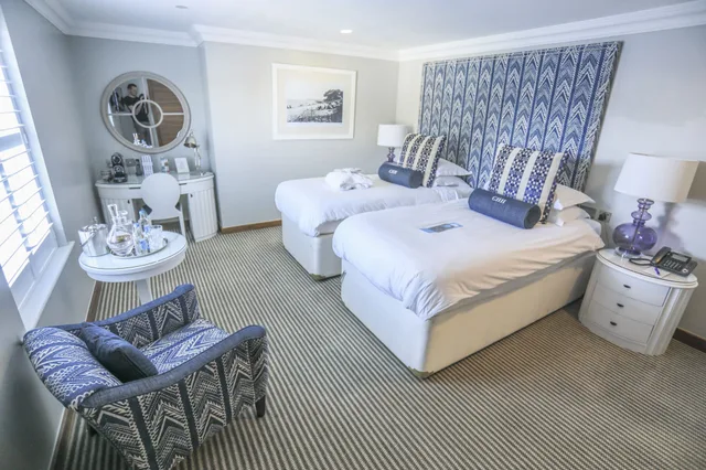 Inland, Twin Beds، The Christchurch Harbour 2/10