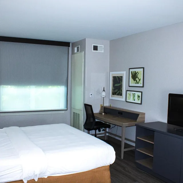 جناح بسرير كينج بحوض جاكوزي، Country Inn & Suites by Radisson, Carlisle, PA 2/3