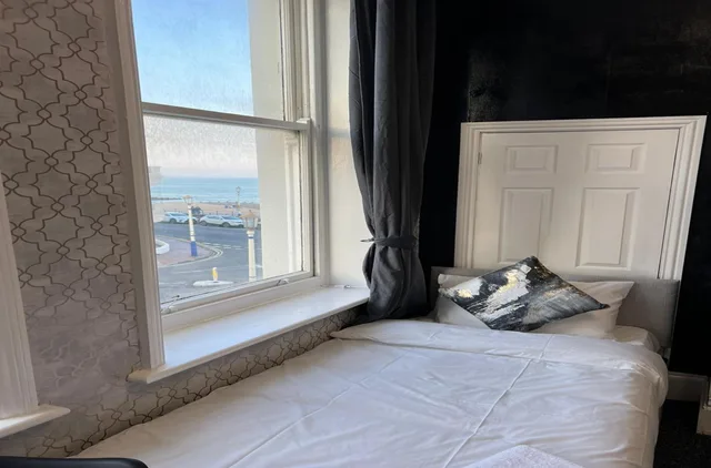 غرفة قياسية ثلاثية، OYO Marine Parade Hotel Eastbourne Pier 1/6