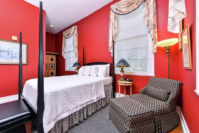 Queen Bed, Bathtub, Hampton Inn Lexington-Historic District 4/4