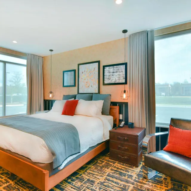 1 Bedroom, Suite, King Bed, Dining Area، Springhill Suites Wilmington Mayfaire 1/5