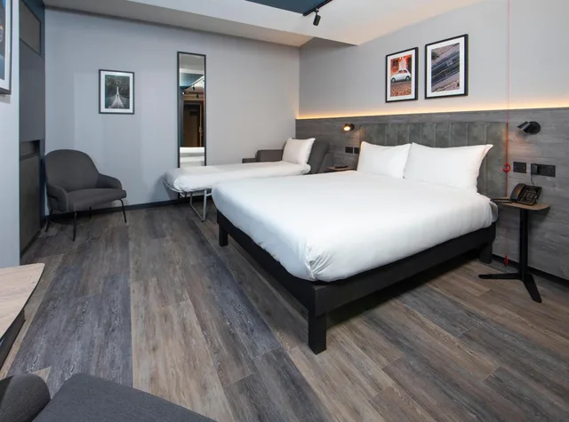 Standard, Double Bed, Sofa, Accessible, Ibis Styles London Gatwick Airport 3/10