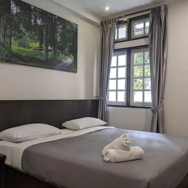 غرفة بسرير كينج بشرفة، Hillview Inn 2/6