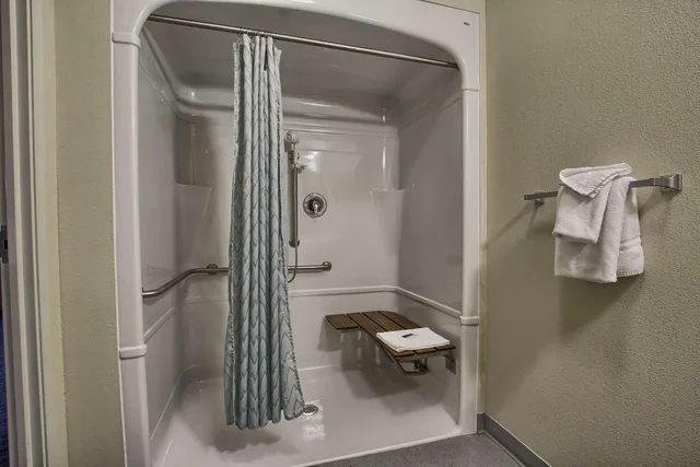 2 Queen Beds - Non-Smoking, Micfridge، Motel6 London, ON - Ontario 4/4