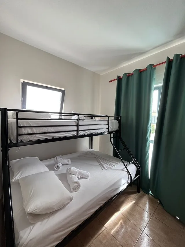 غرفة عائلية بسرير كوين وسرير فردي بشرفة، Hotel Primavera 4/10