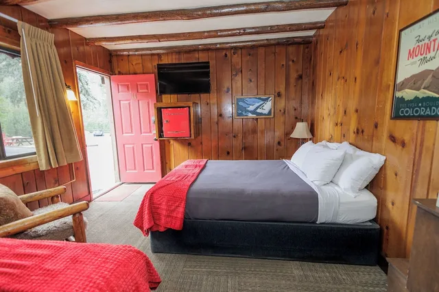 House, Bunk Bed, 2 Queen Beds، Foot of the Mountain Motel 2/9