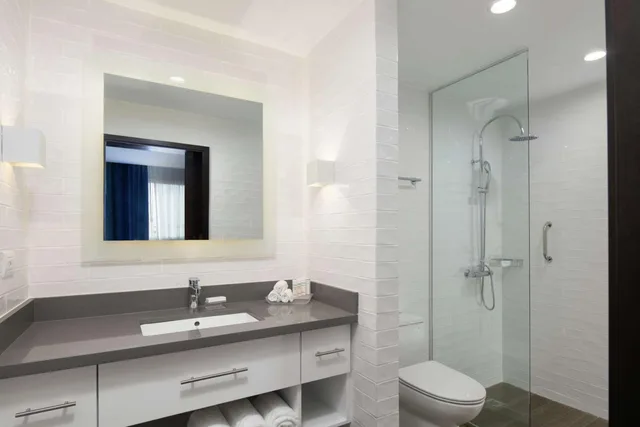 جناح بسريرين كوين بغرفة نوم واحدة مع أريكة، Homewood Suites By Hilton Santo Domingo 4/5