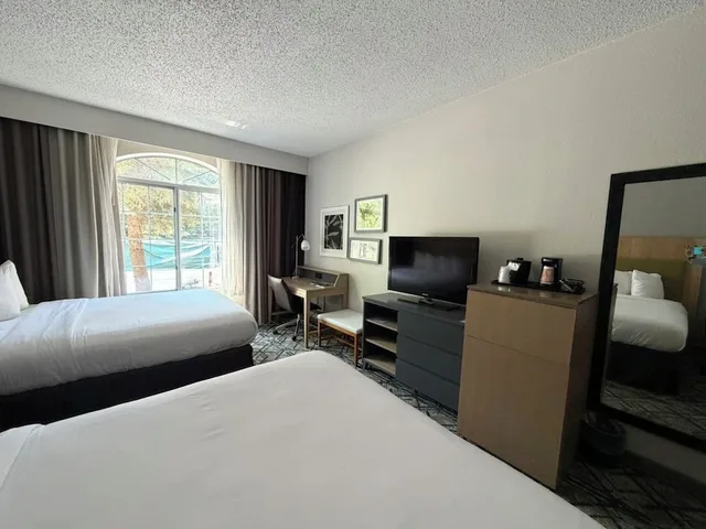 غرفة بسريرين كوين، Country Inn & Suites by Radisson, Novi, MI 7/10