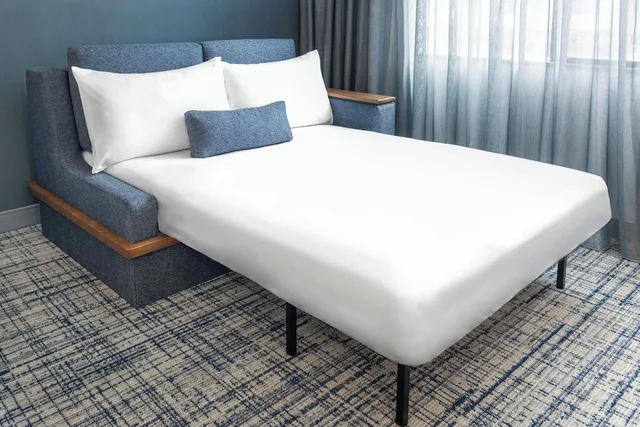 غرفة بسرير كينج مع أريكة، Courtyard By Marriott Palo Alto Los Altos 2/9