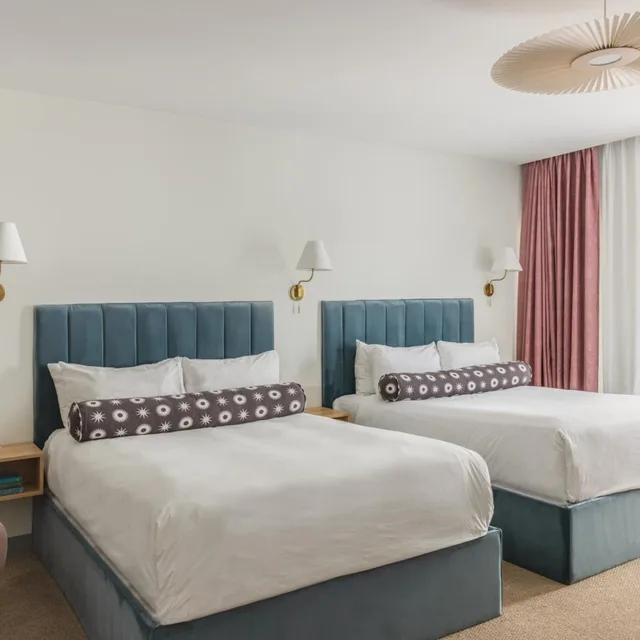 Room, Queen Bed, Accessible, Bradford House 1/8