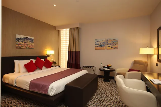 Executive, Suite, King Bed, Golden Tulip Hotel 3/10