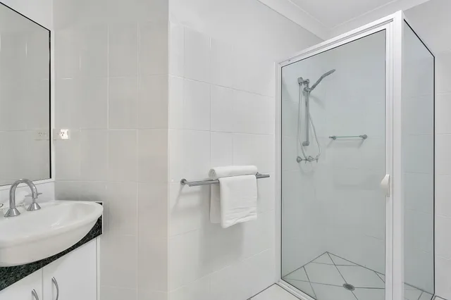 شقة سوبيريور بإطلالة على البحر بغرفتي نوم، Beachfront Apartments On Trinity Beach 4/4