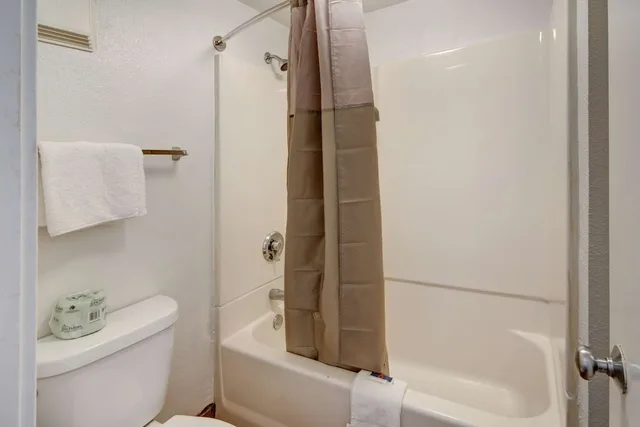 غرفة قياسية بسريرين كوين، Motel6 Dallas, TX - Forest Lane 7/10