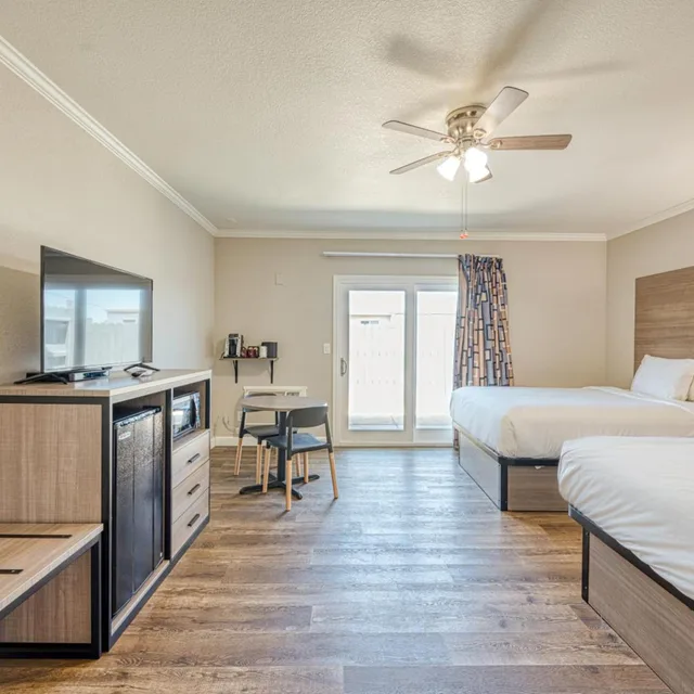 غرفة بسريرين كوين، Harbor House Inn 5/9